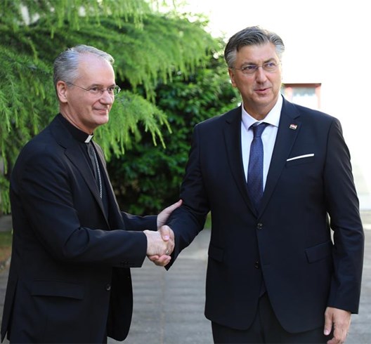 Nadbiskup Kutleša i premijer Plenković obišli Zagrebačku katedralu